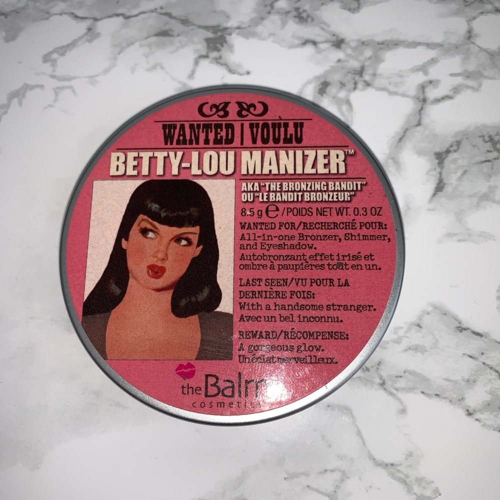 THE BALM BETTY LOU-MANIZER HIGHLIGHTER